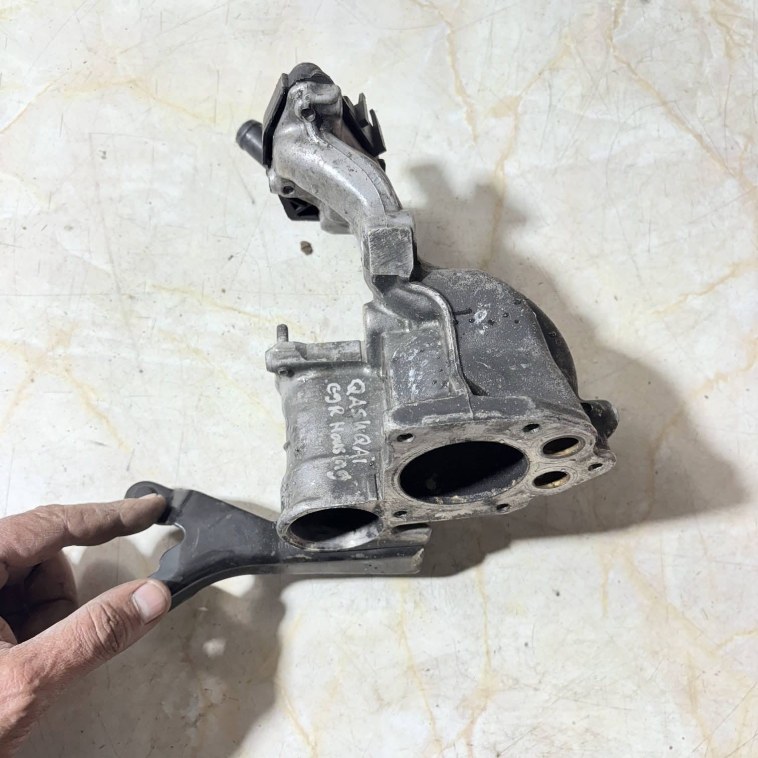 NISSAN QASHQAI TEKNA 1.5 DCI EGR VALVE COOLER HOUSING BRACKET FLANG 3-52301