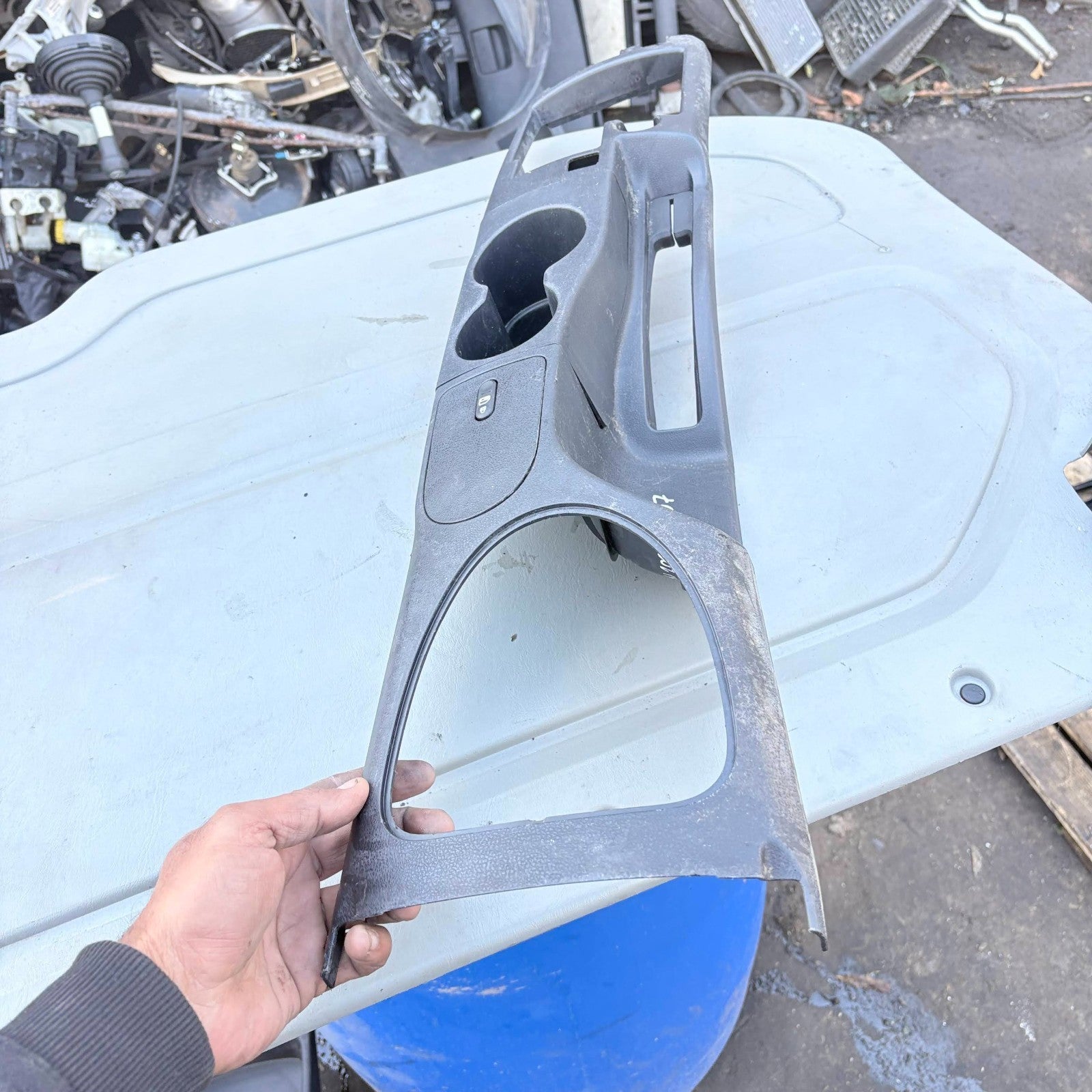 Nissan Qashqai 2004 Centre Console Arm Rest Cup Holder 96910 Jd000