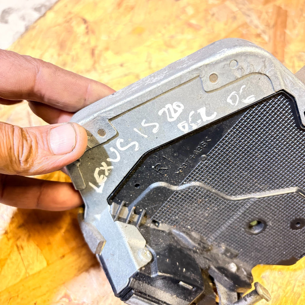 2005-2013 Lexus IS220d IS250 XE20 Rear Right Door Lock Latch 69050-53040
