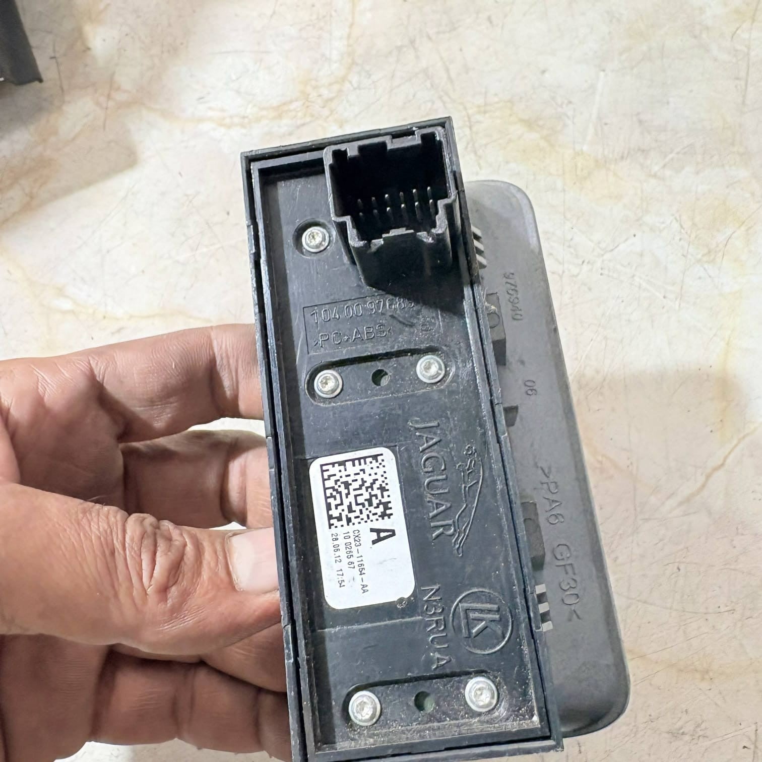 JAGUAR XF X250 2012 BOOT LID OPEN CONTROL SWITCH BUTTON CX23-11654-AA