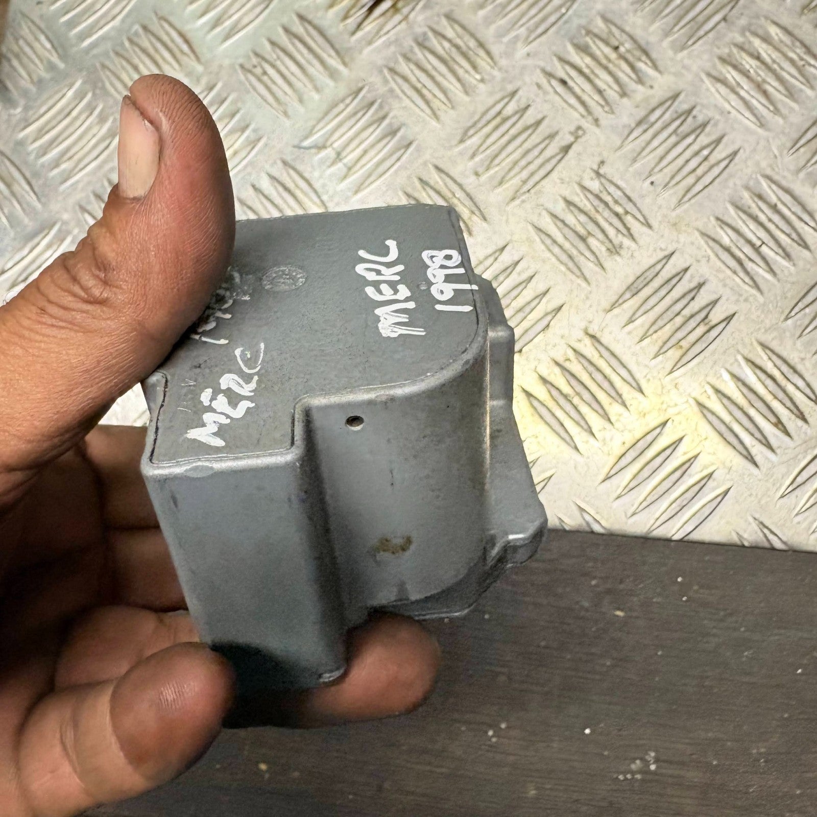 Mercedes Benz 1998 Ignition Switch Lock Control Module Key