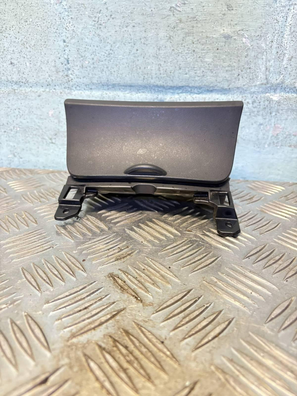 Mazda RX-8 02-08 Pre-Facelift Ashtray Front F15164626