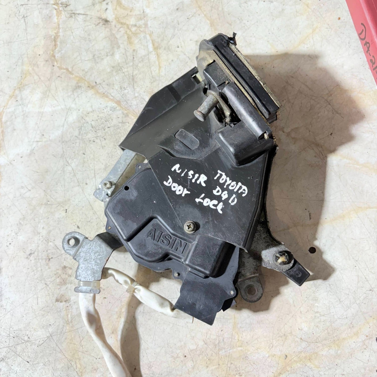 TOYOTA D-4D REAR LEFT PASSENGER N/S/R DOOR LOCK CATCH ACTUATOR MECHANISM