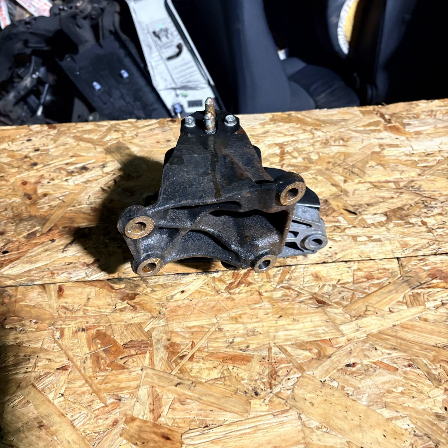 KIA SPORTAGE MK4 GEARBOX MOUNT BRACKET MANUAL RIGHT SIDE 21830-F1800