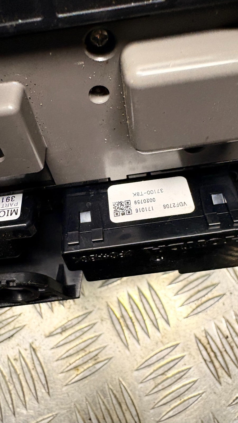 COURTESY LIGHT HONDA HRV 2018 w/CONTROL SWITCHES 39180-T0A-R010-M1