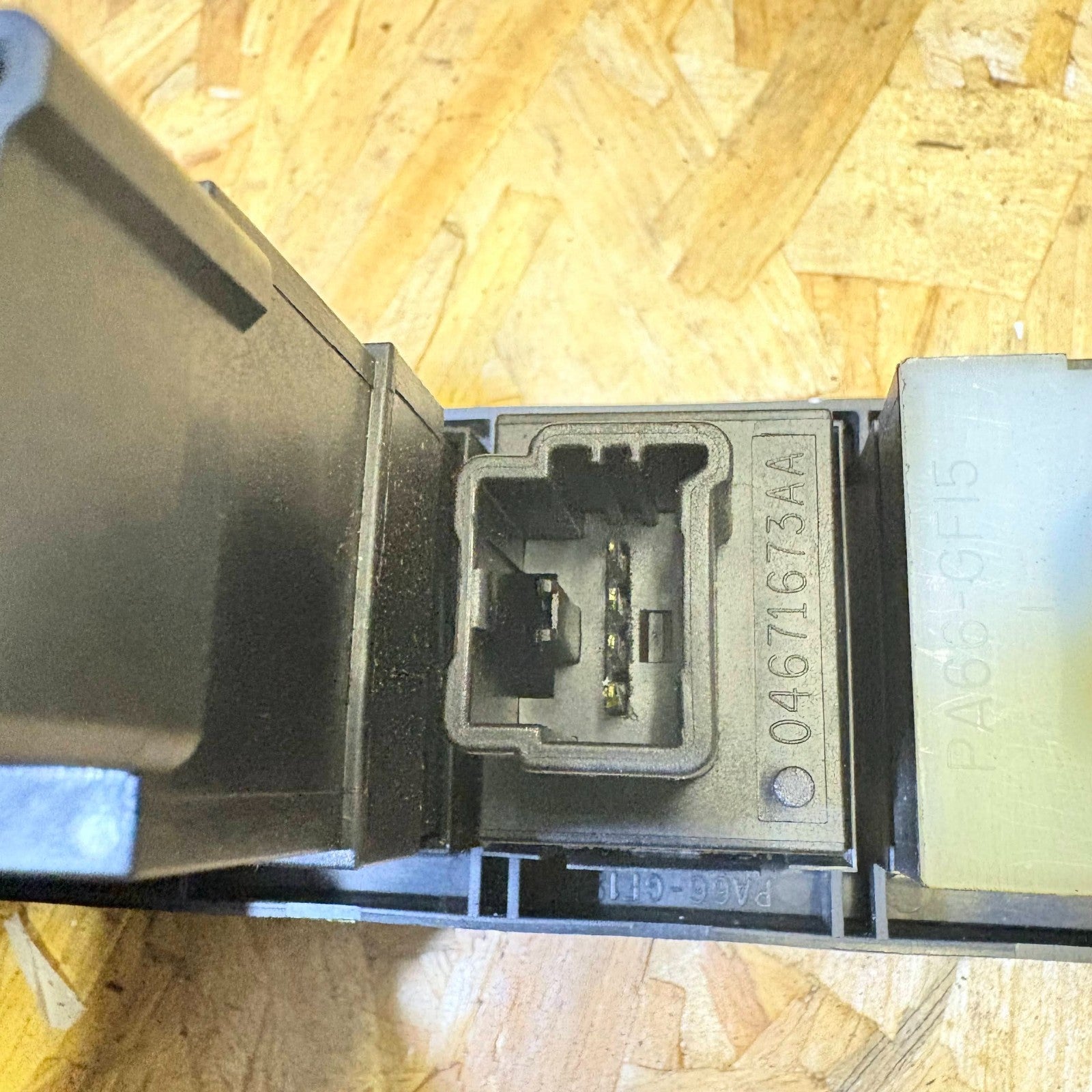Chrysler PT Cruiser 2001-2005 5 Door Dash Switch Panel Headlamp Trac 04671673AA