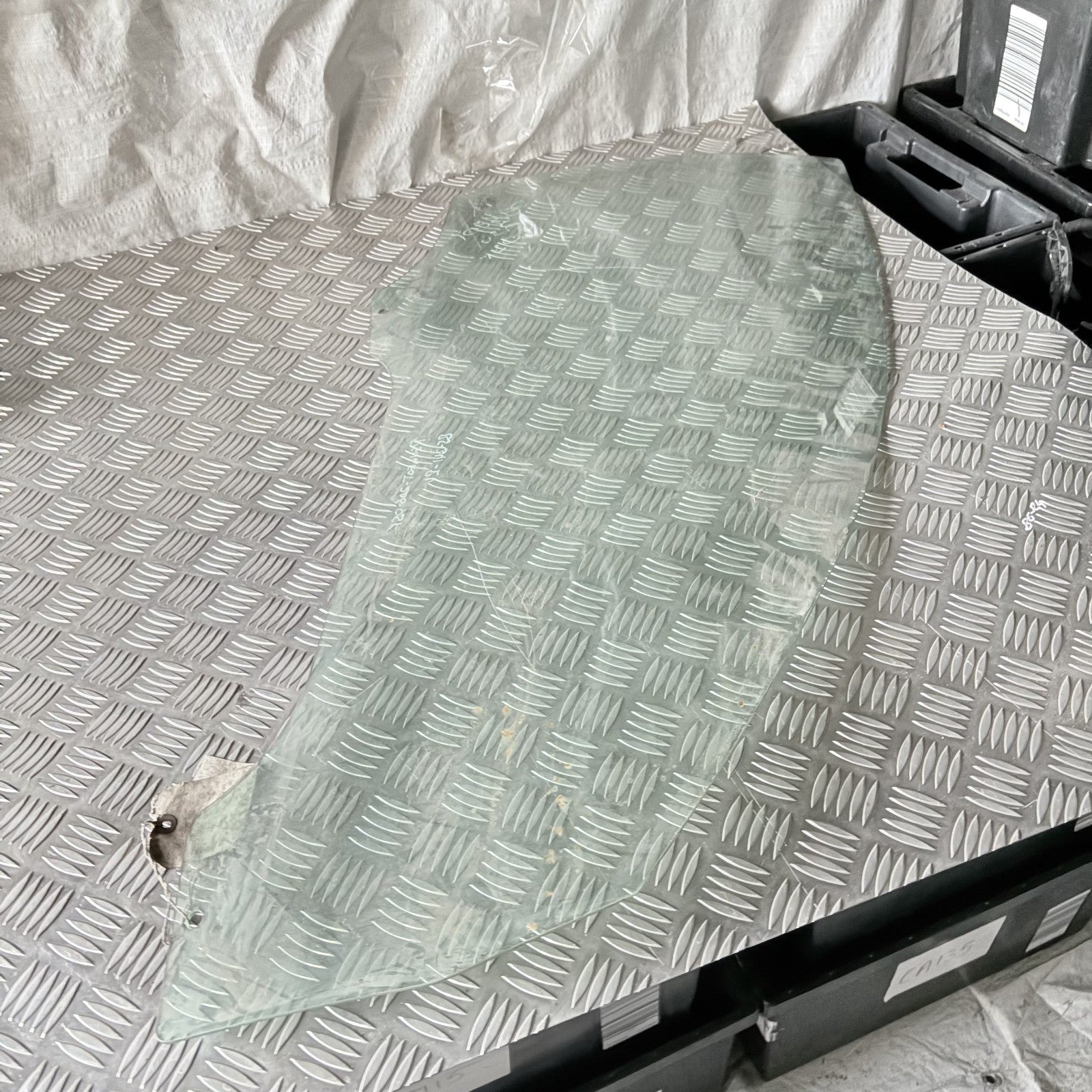 PEUGEOT 206 FRONT RIGHT DRIVER SIDE DOOR WINDOW GLASS