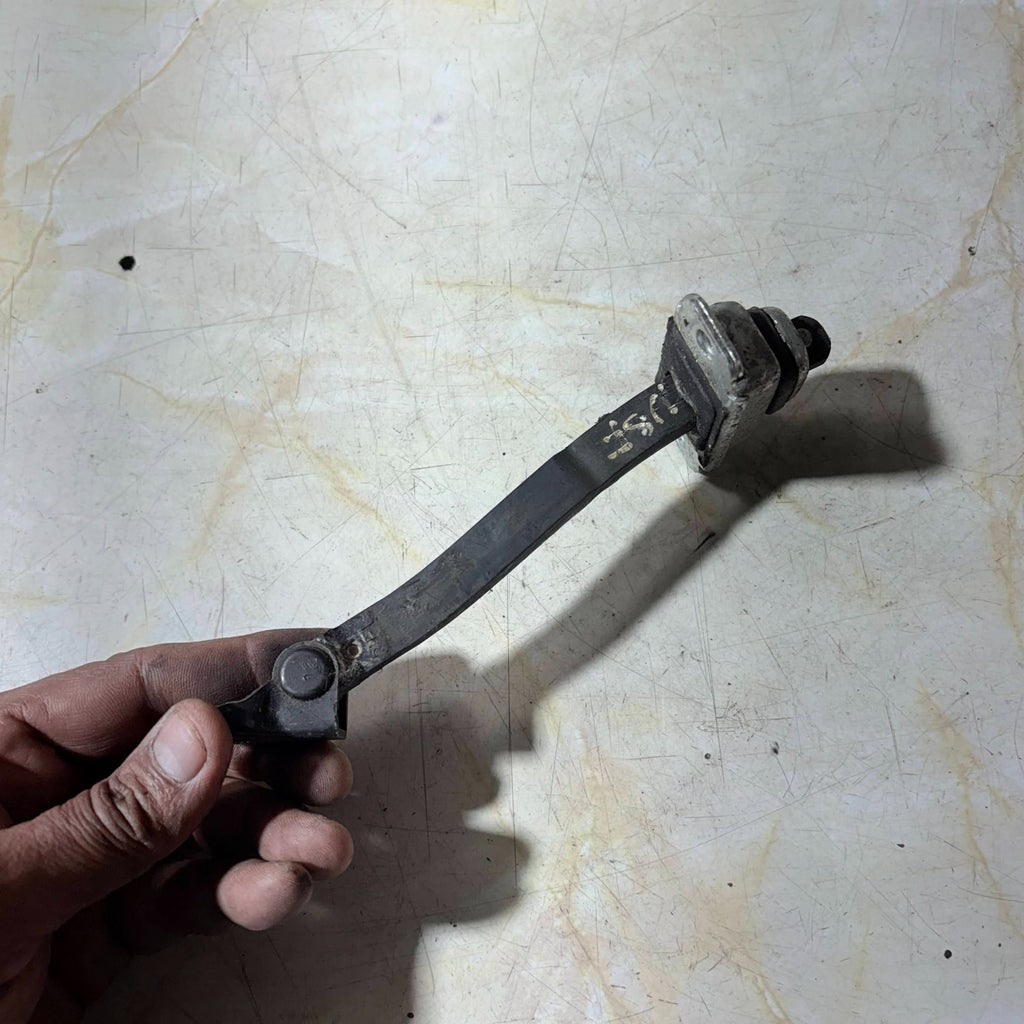 Vauxhall Antara 2007 Front Left Door Check (Strap)