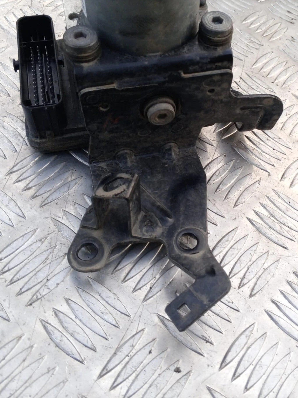 HYUNDAI TUCSON MK3 1.6 DIESEL ABS PUMP CONTROLLER MODULATOR 2020 58920-D7660
