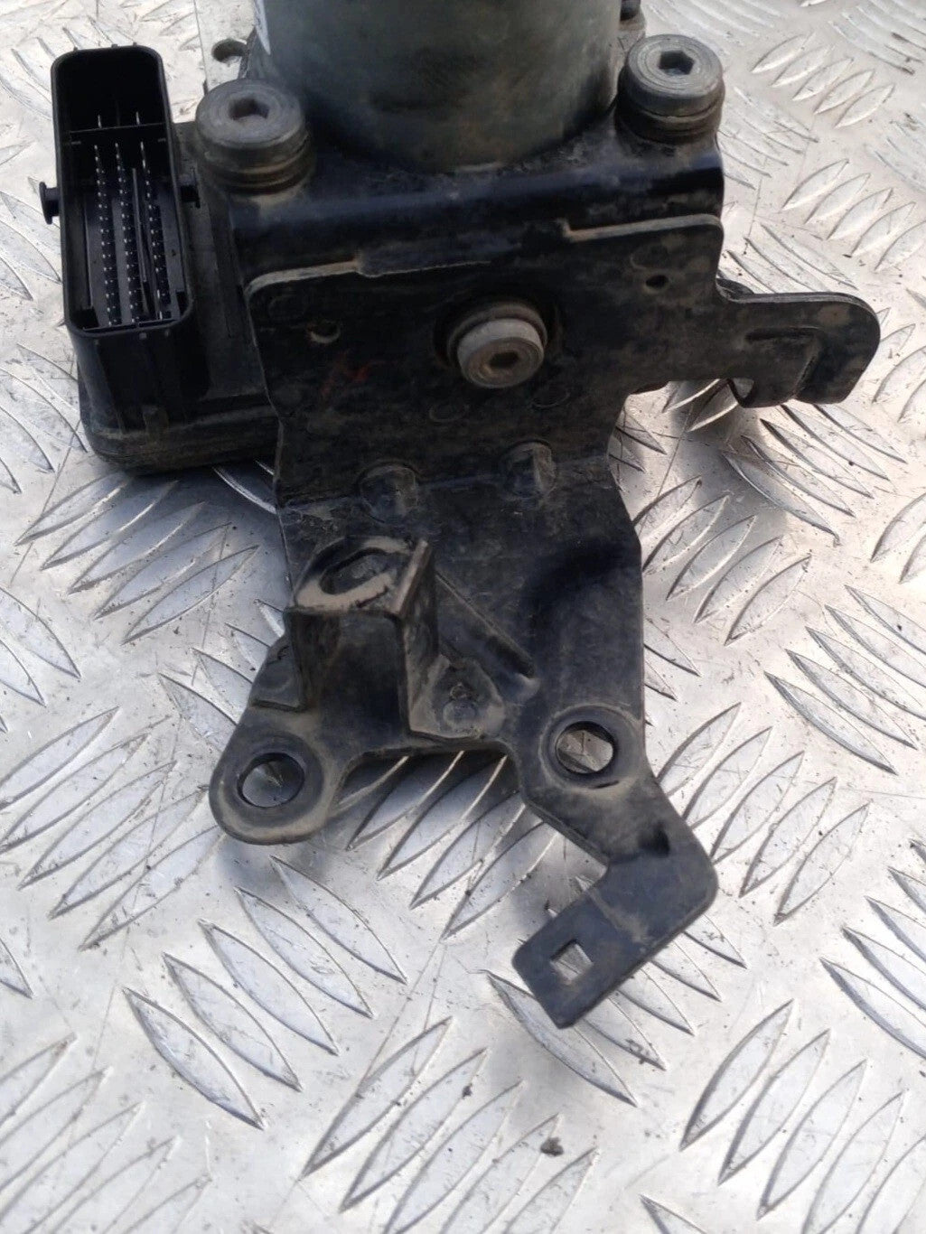 HYUNDAI TUCSON MK3 1.6 DIESEL ABS PUMP CONTROLLER MODULATOR 2020 58920-D7660