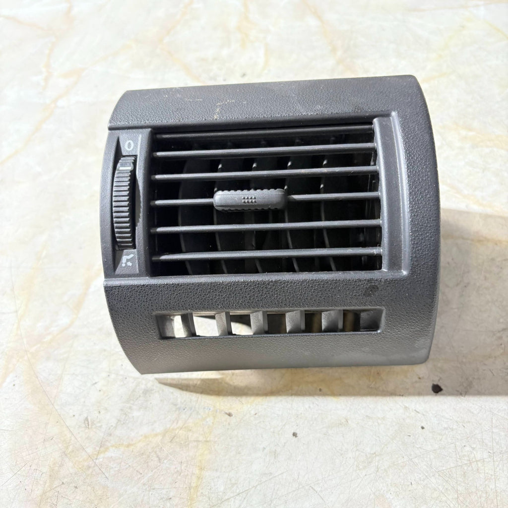 05-2012 VW FOX NSF PASSENGER SIDE DASH AIR VENT 5Z0819703