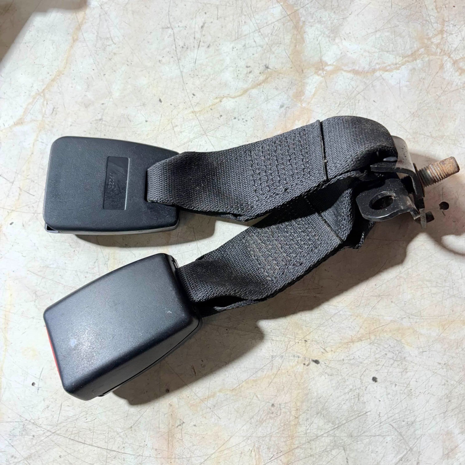 MG ZT 2004-2009 Left Passenger Side Rear Seat Belt Buckle Clip