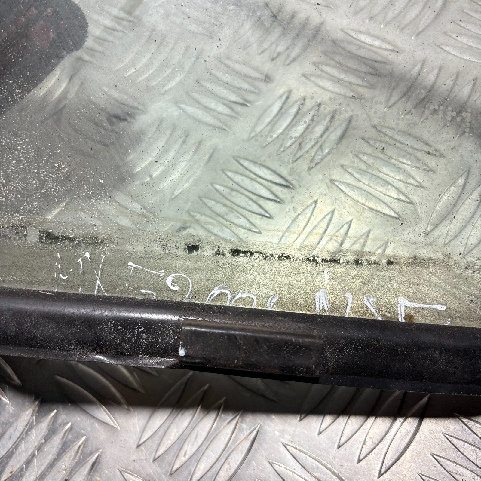 MAZDA MX5 2001 N/S/F DOOR QUARTER WINDOW GLASS FORNT LEFT SIDE