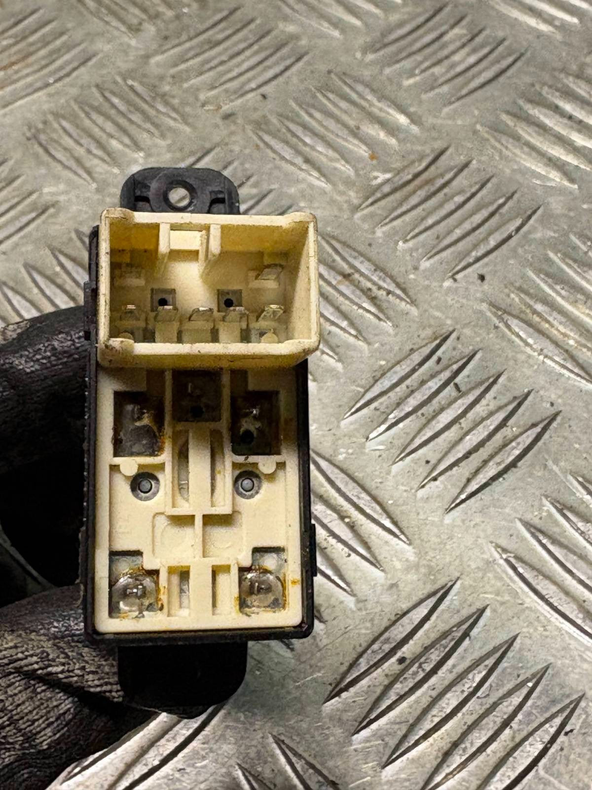 Hyundai Santa Fe 2002 Left rear Electric window control switch 935753C010