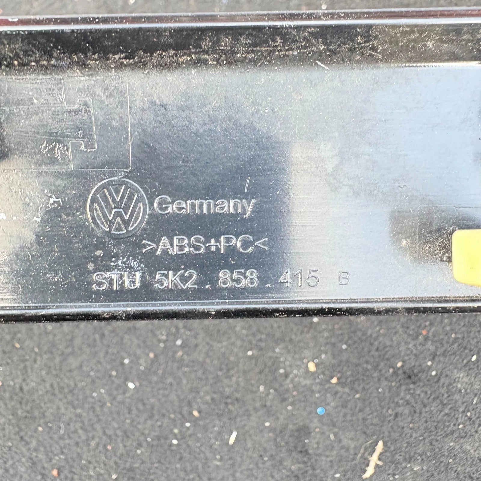 2011 VOLKSWAGEN GOLF MK6 FRONT DASHBOARD SIDE TRIM 5K2858415B