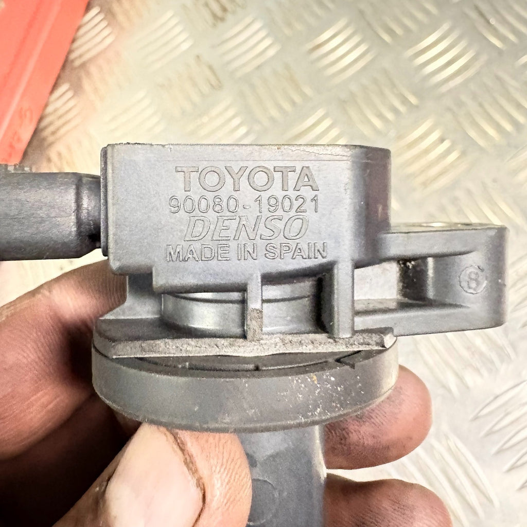 2004 TOYOTA YARIS IGNITION COIL 90080-19021