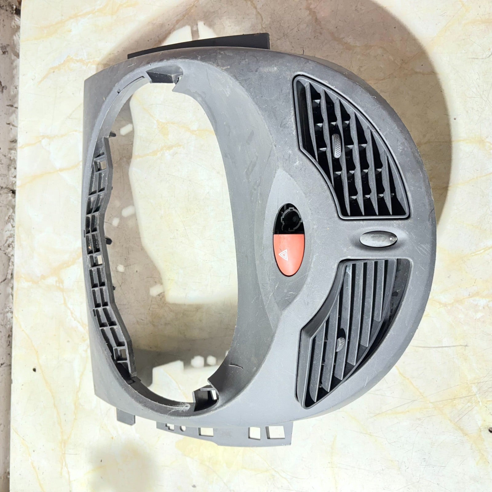 RENAULT TWINGO GT MK2 07-11 CENTRE DASH AIR VENT TRIM PANEL