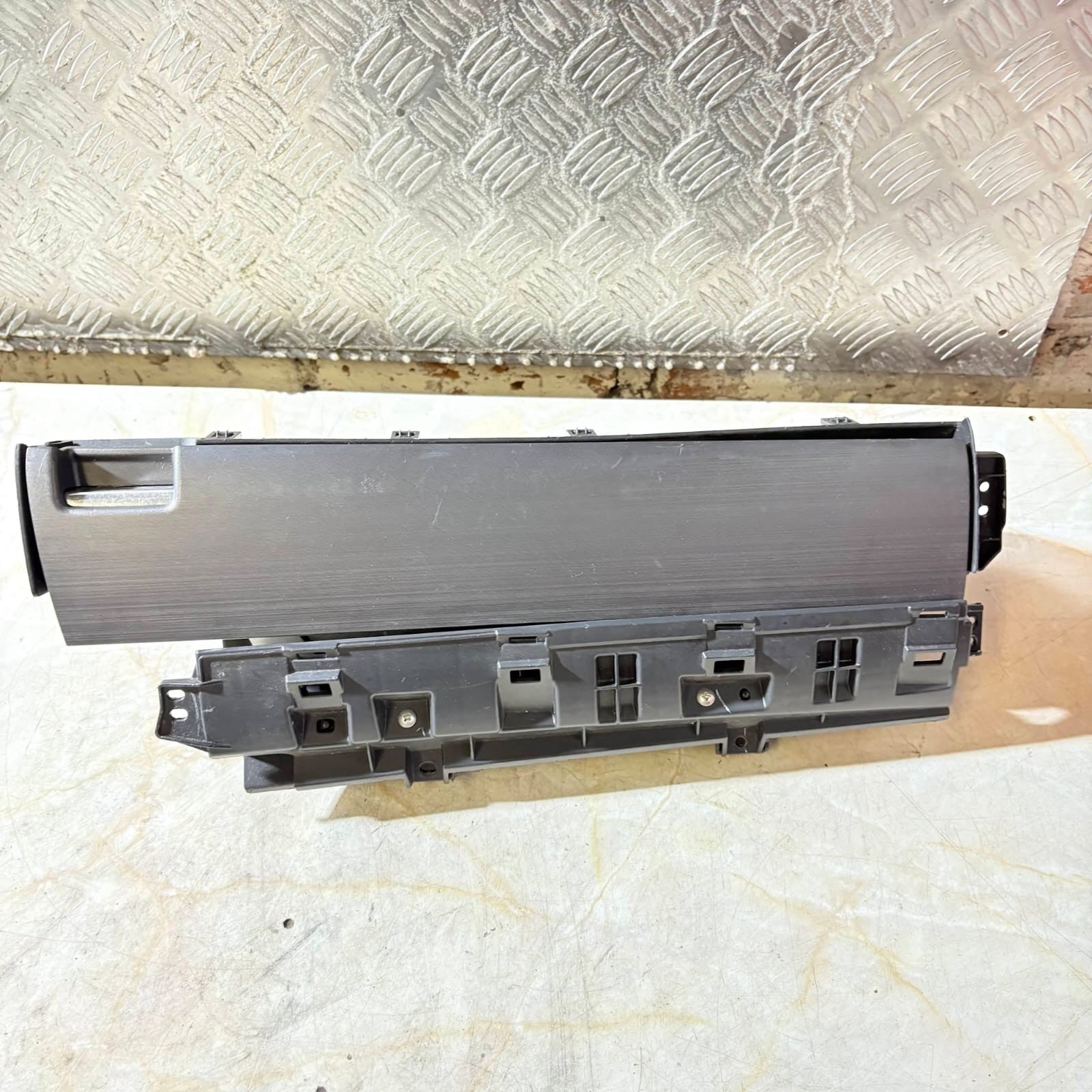 HONDA CRV MK3 2007 PASSENGER SIDE DASH STORAGE COMPARTMENT/TOP GLOVE BOX