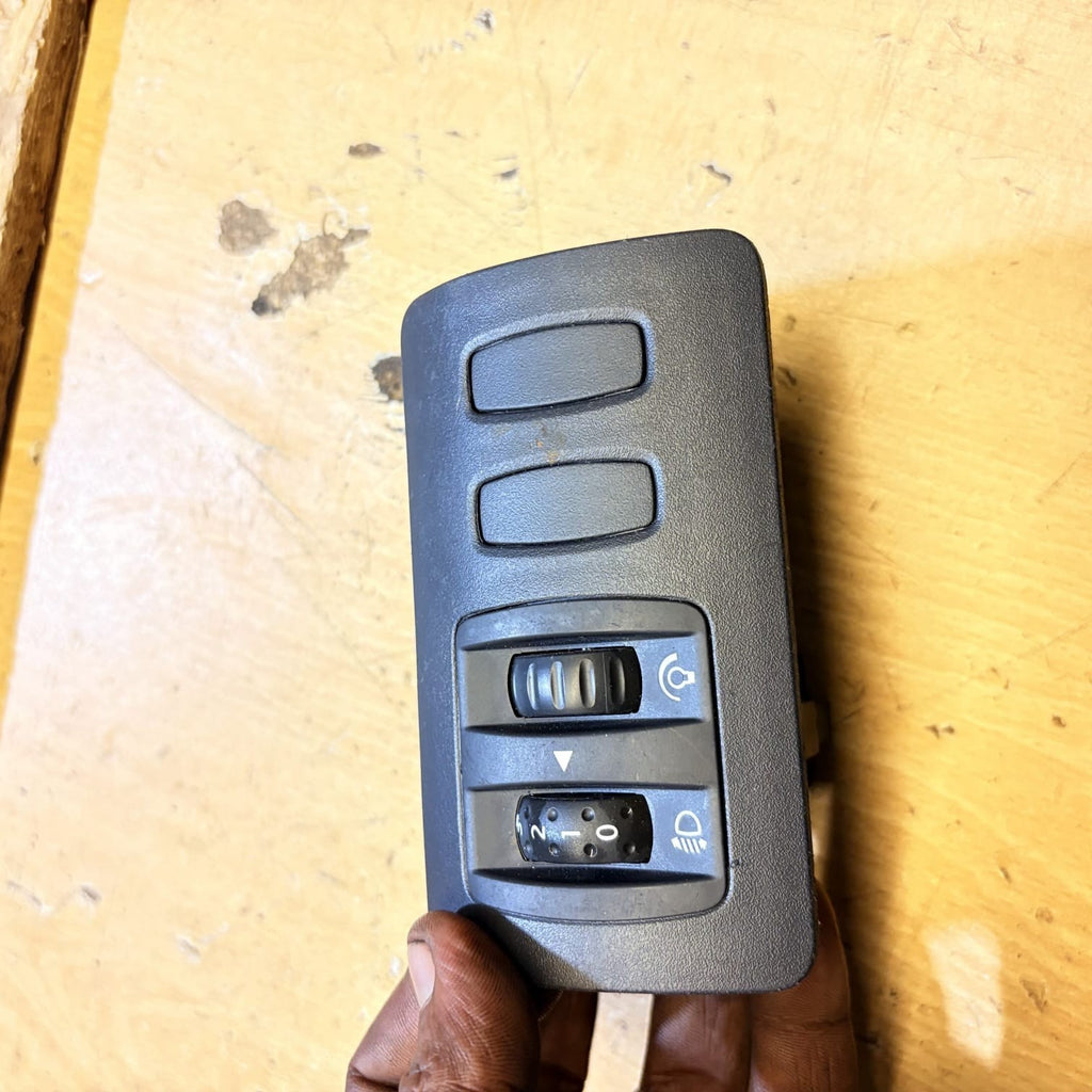 Renault Clio Mk3 2005-12 Headlight Level Dimmer Switch 8200407756 8200407757