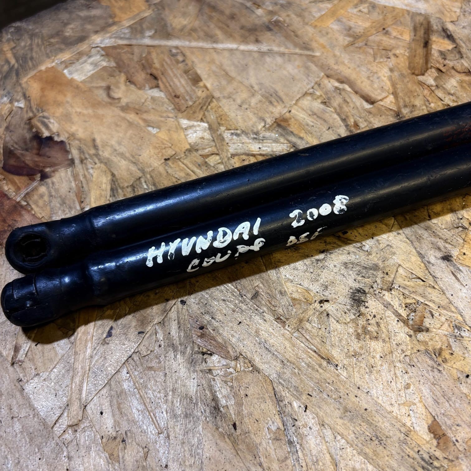 HYUNDAI COUPE 2008-2010 FRONT RIGHT O/S DRIVER SIDE SUSPENSION STRUT SHOCK