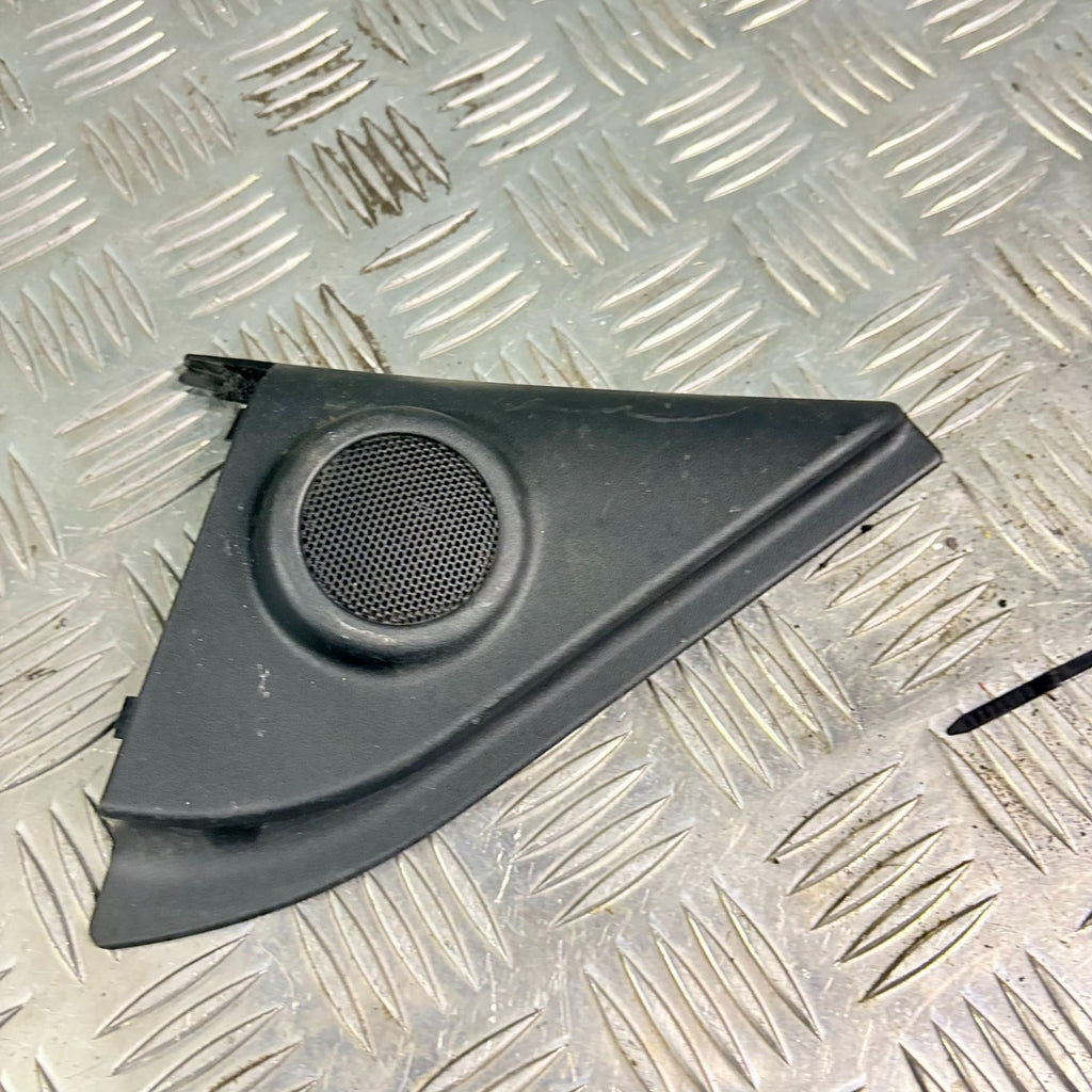 SUZUKI SWIFT 04-10 FRONT PASSENGER LEFT WING MIRROR TWEETER TRIM 84790-63J1
