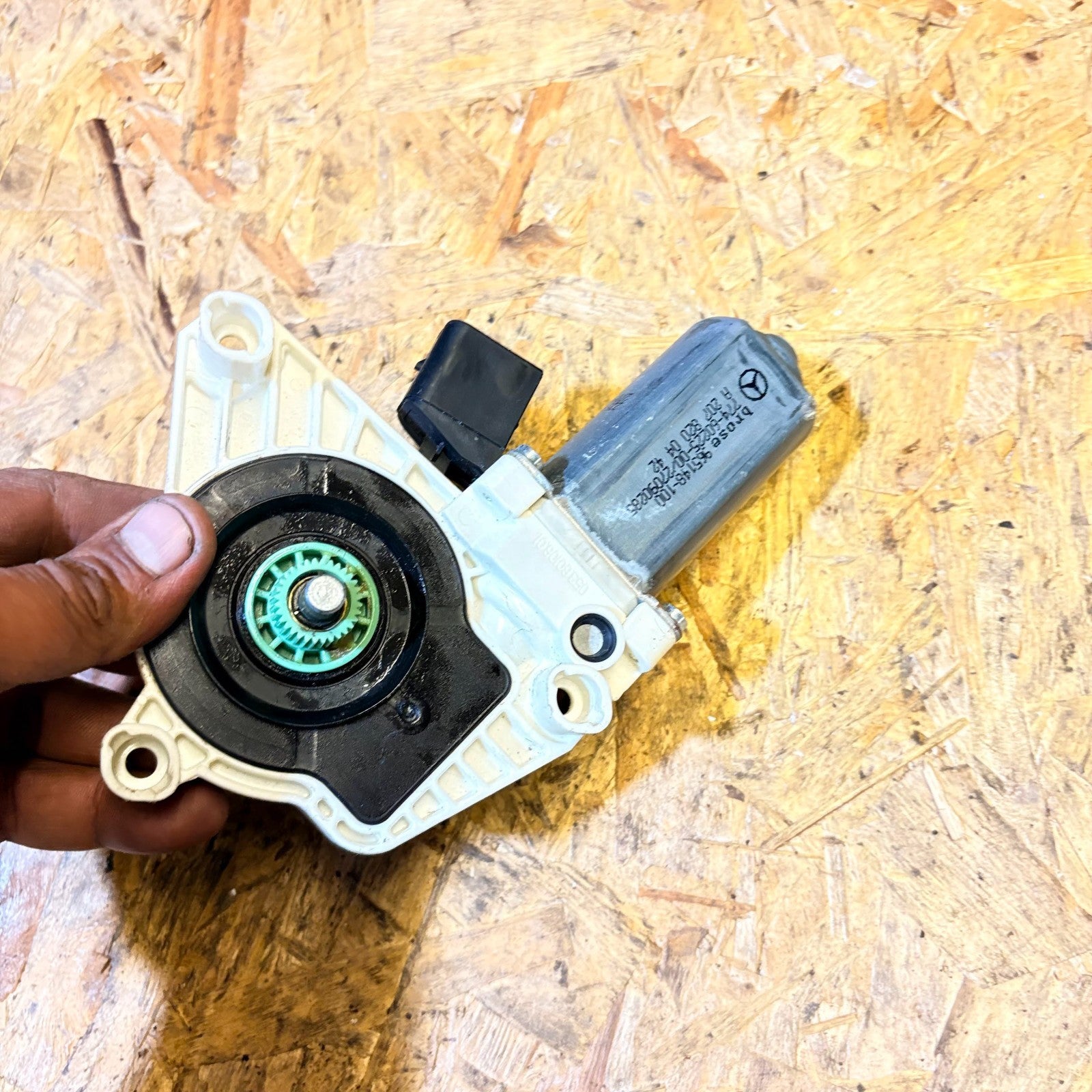 MERCEDES E CLASS C207 W207 2010 WINDOW MOTOR FRONT RIGHT DRIVER SIDE A2078200442