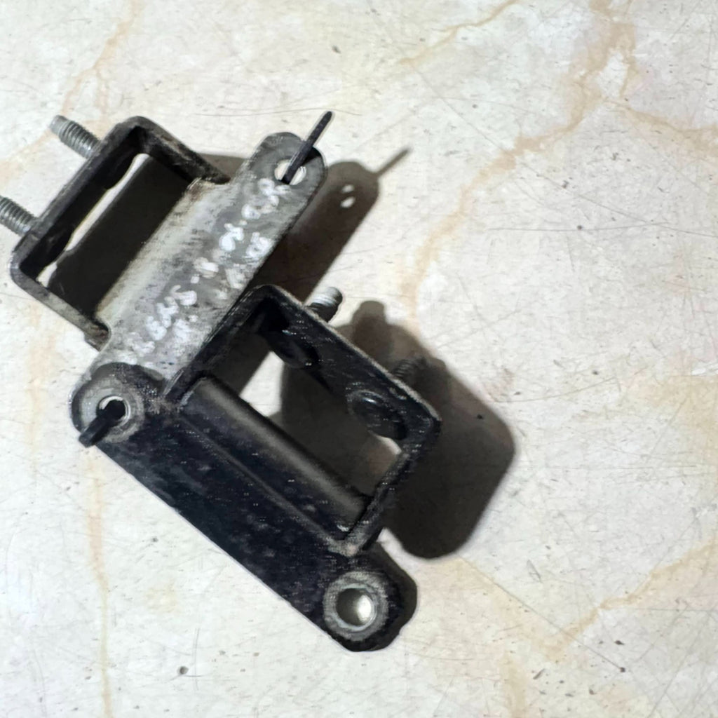 Kia Carens Left Rear Passenger Side Hood Hinges