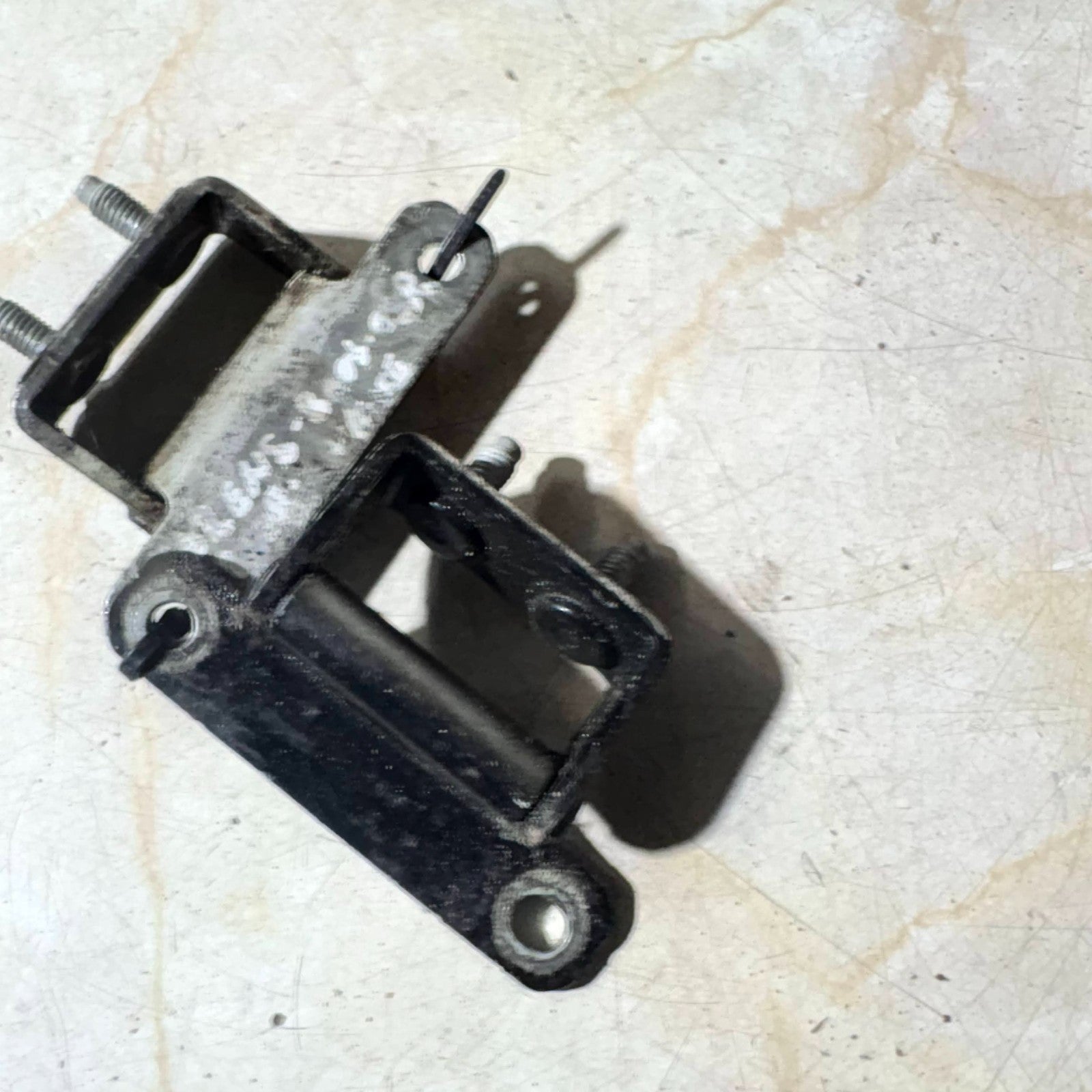 Kia Carens Left Rear Passenger Side Hood Hinges