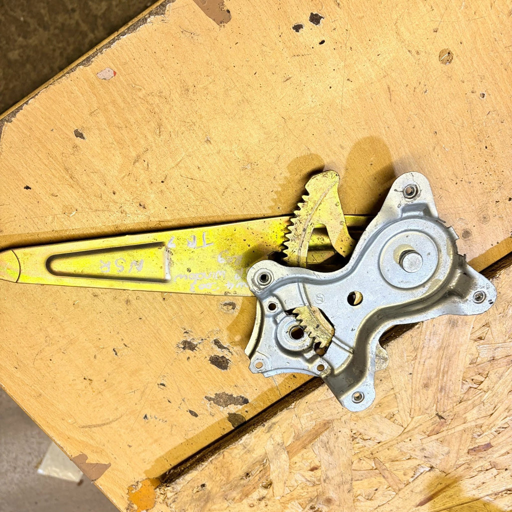 Toyota RAV4 MK2 2000-2006 Left Rear Passenger Window Regulator Motor