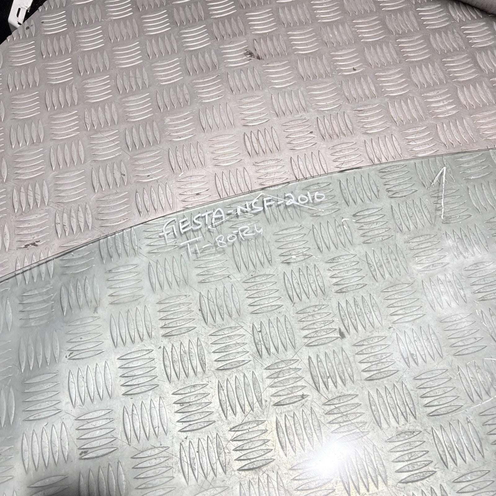 FORD FIESTA 2010 LEFT FRONT PASSENGER SIDE DOOR GLASS