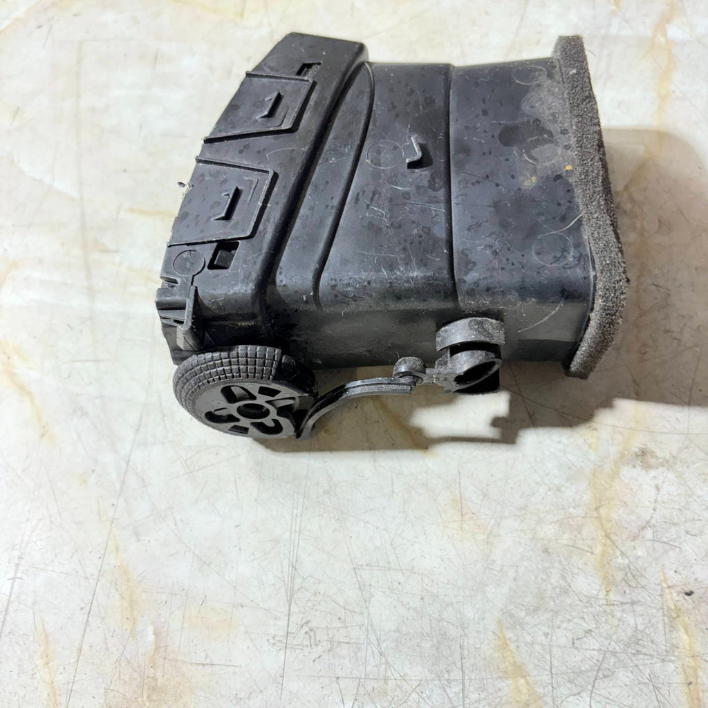 Nissan Dash Board Air Vent 68750BC600