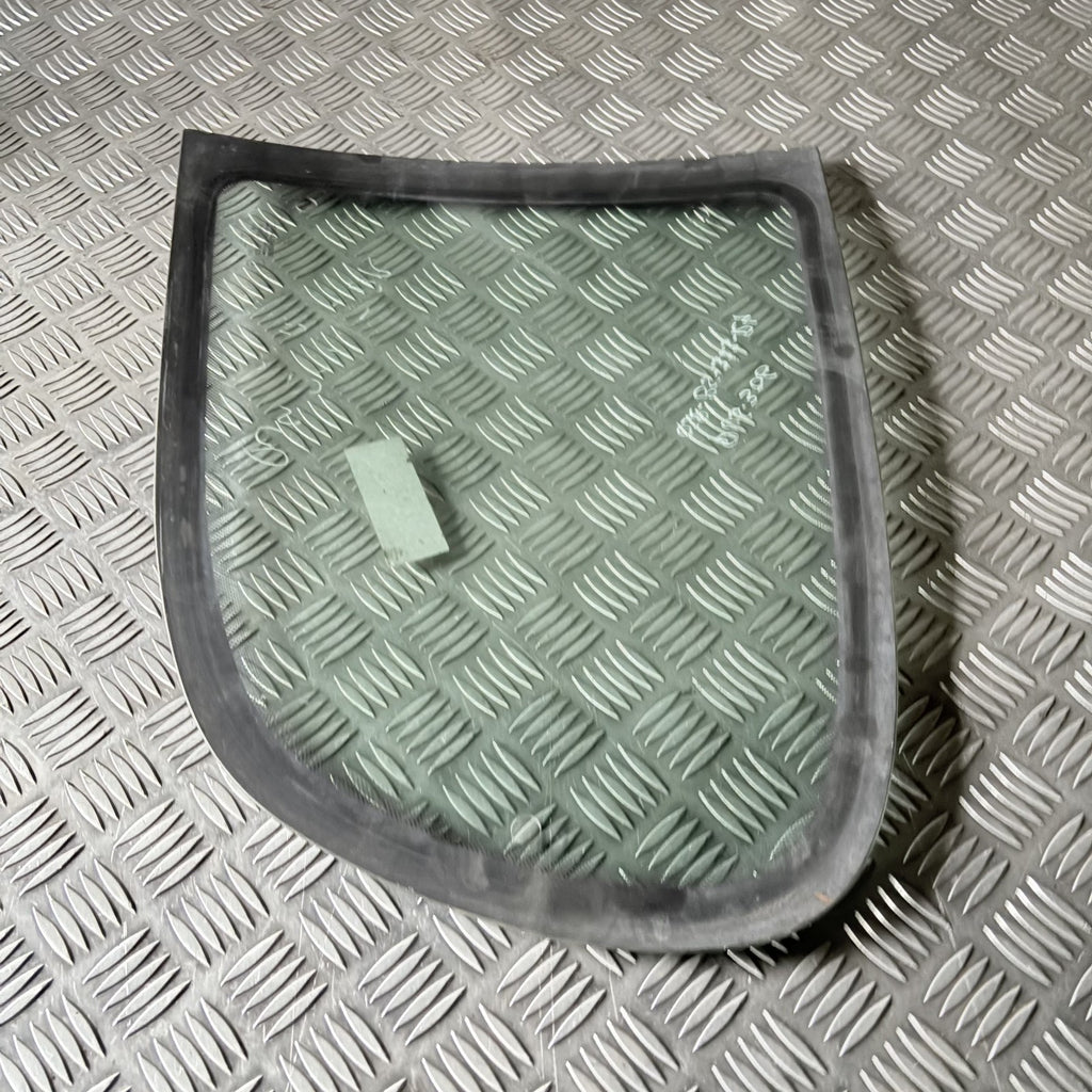 PEUGEOT 306 DRIVERS SIDE REAR WINDOW QUARTER GLASS O/S/R