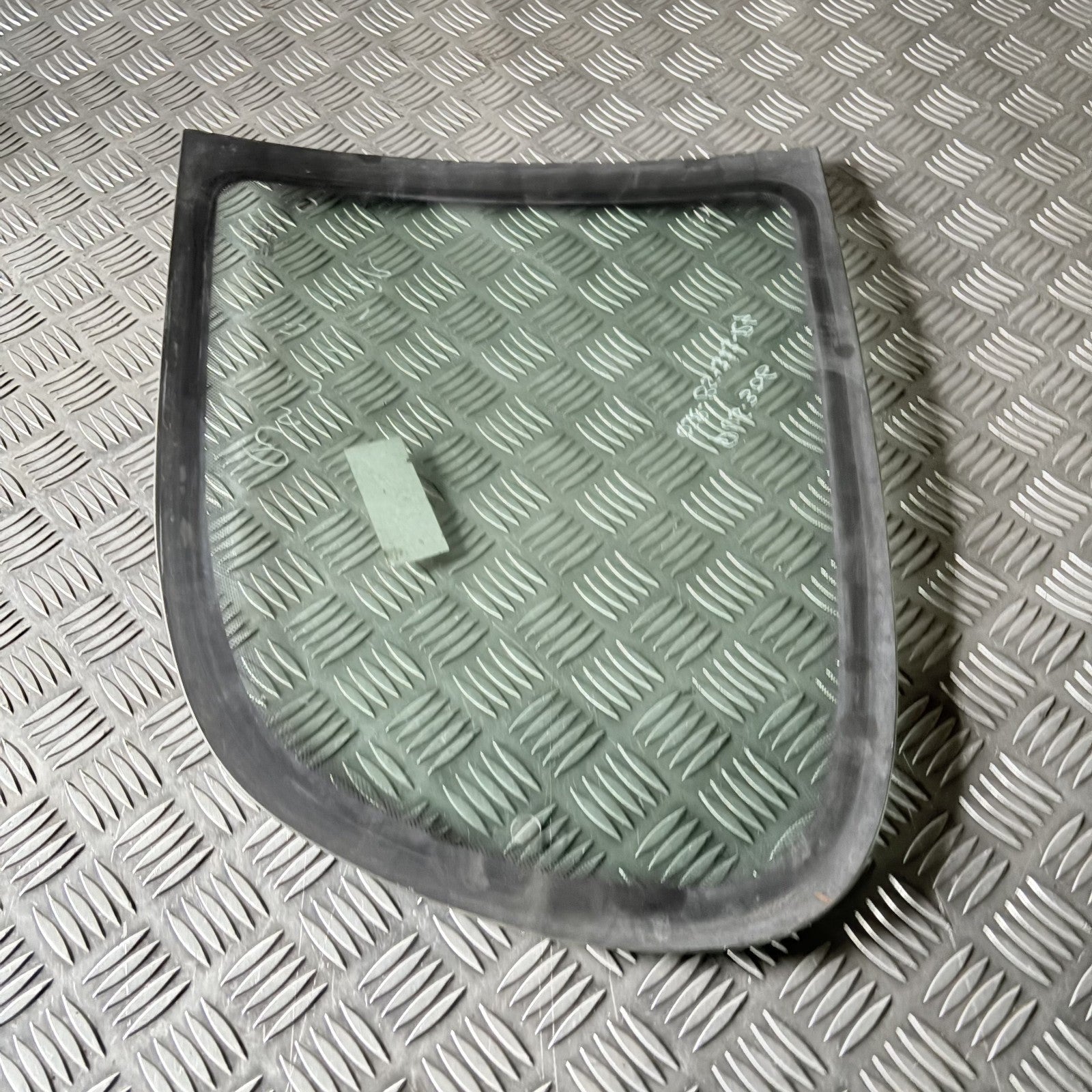 PEUGEOT 306 DRIVERS SIDE REAR WINDOW QUARTER GLASS O/S/R
