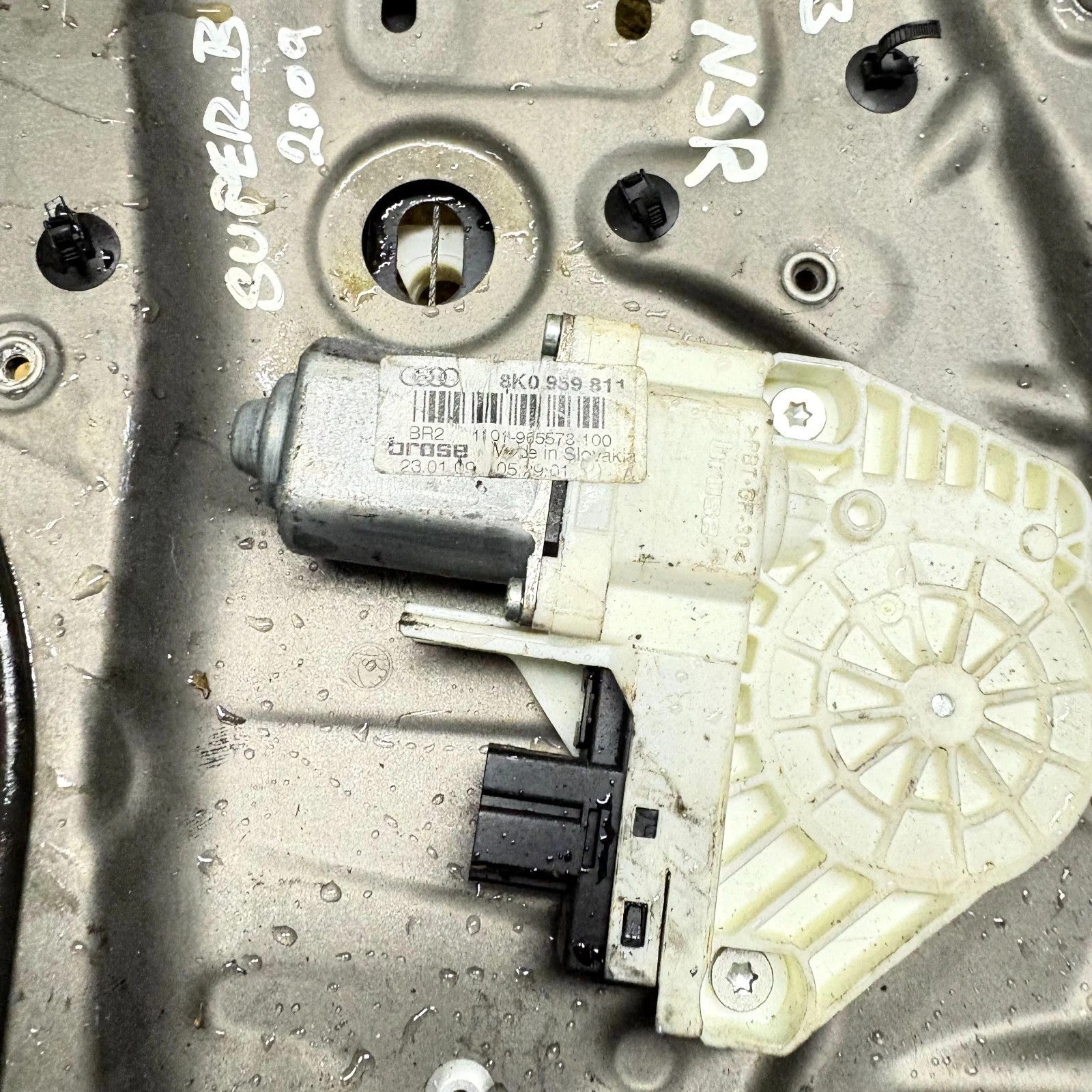 Skoda Superb 3T NSR Rear Left Window Regulator with Motor 3T5839401 2009-2015