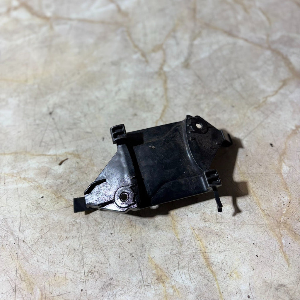 AUDI A6 C6 4F 04-11 FRONT PASSENGER LEFT N/S SEAT BELT GUIDE 4F0857781