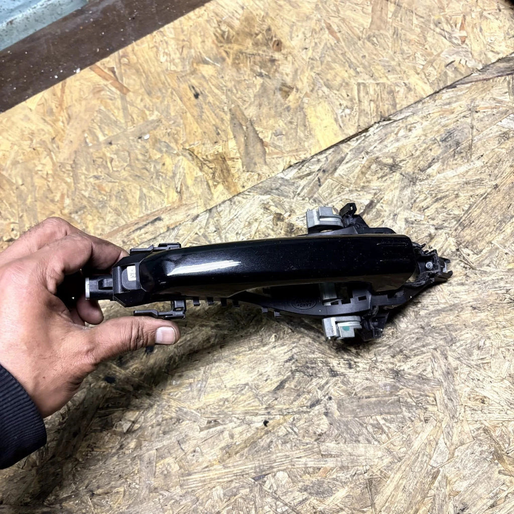 2013 Range Rover Vogue L405 Front Left Door Handle Bracket CK52203A29-TE NSF