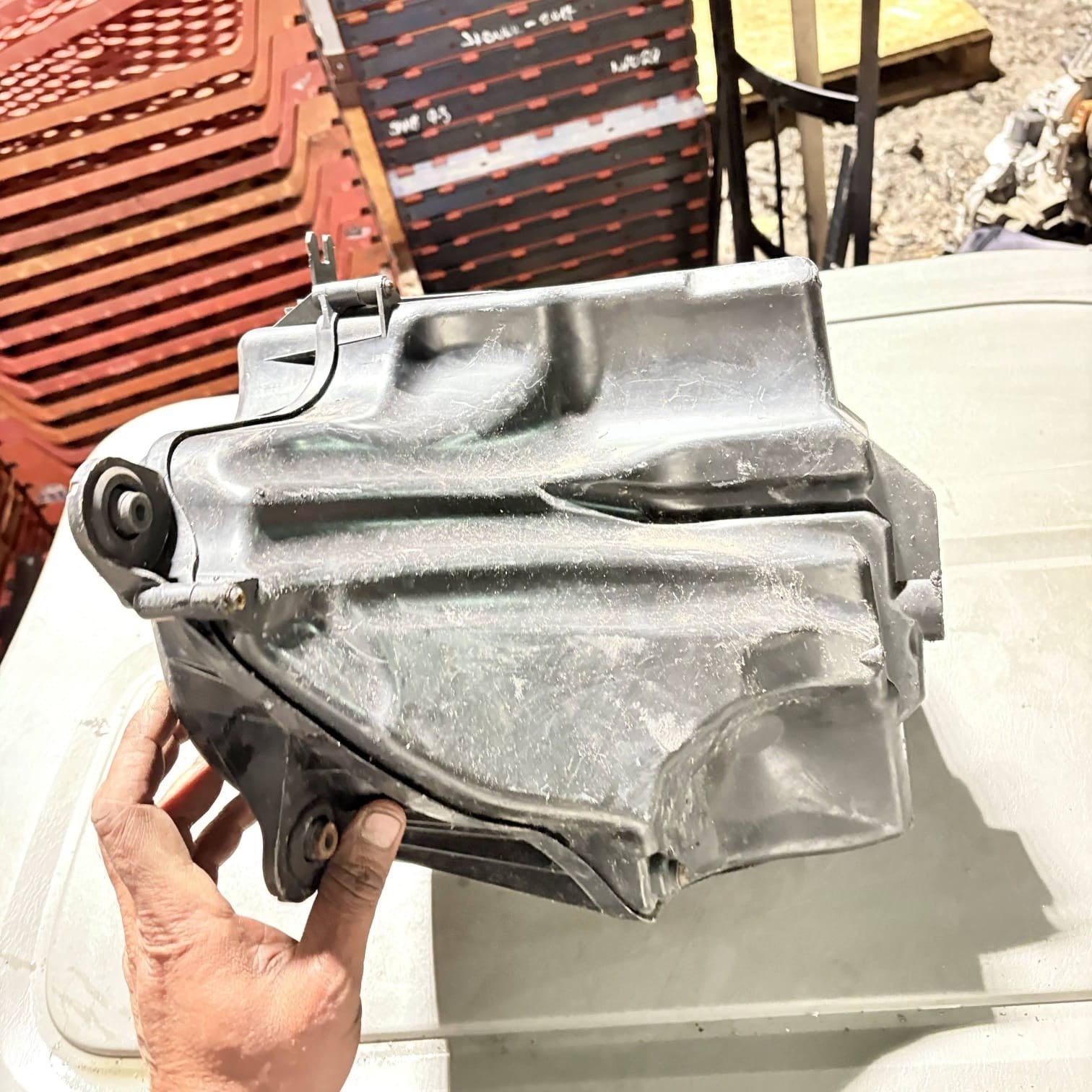 BMW 1 SERIES E87 116i 1.6 AIR CLEANER INTAKE FILTER BOX CASING 7523628