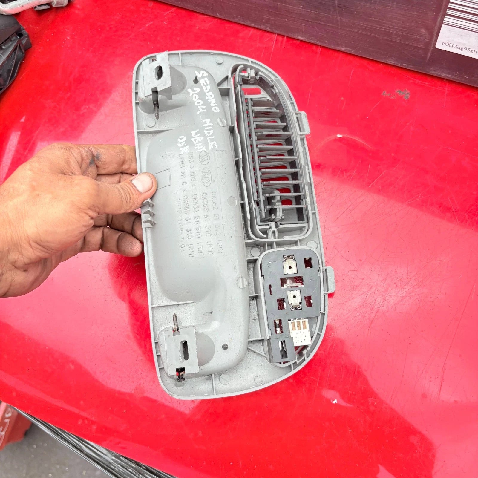 Kia Sedona 2004 Right Side Rear Handle w/Air Vents & Light OK552 51 310