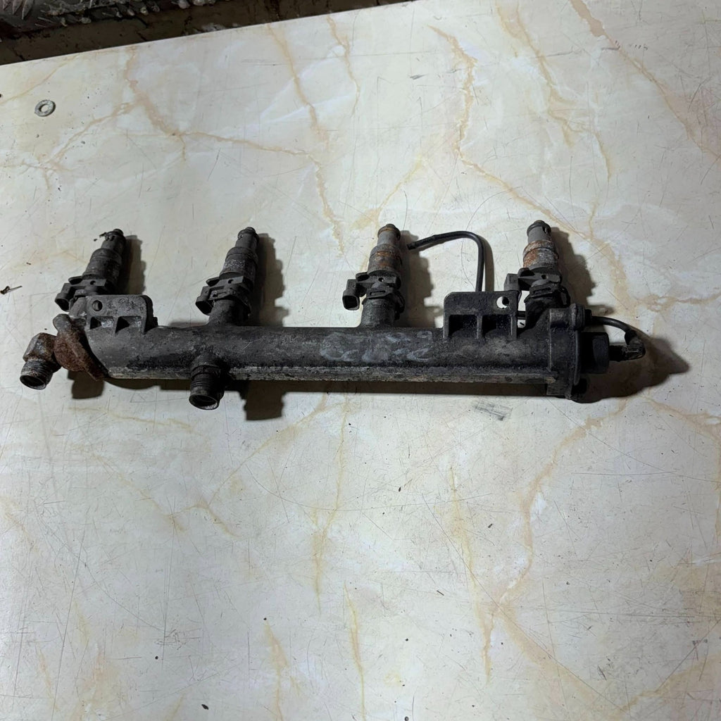 Fuel Rail & Injectors for Hyundai Coupe