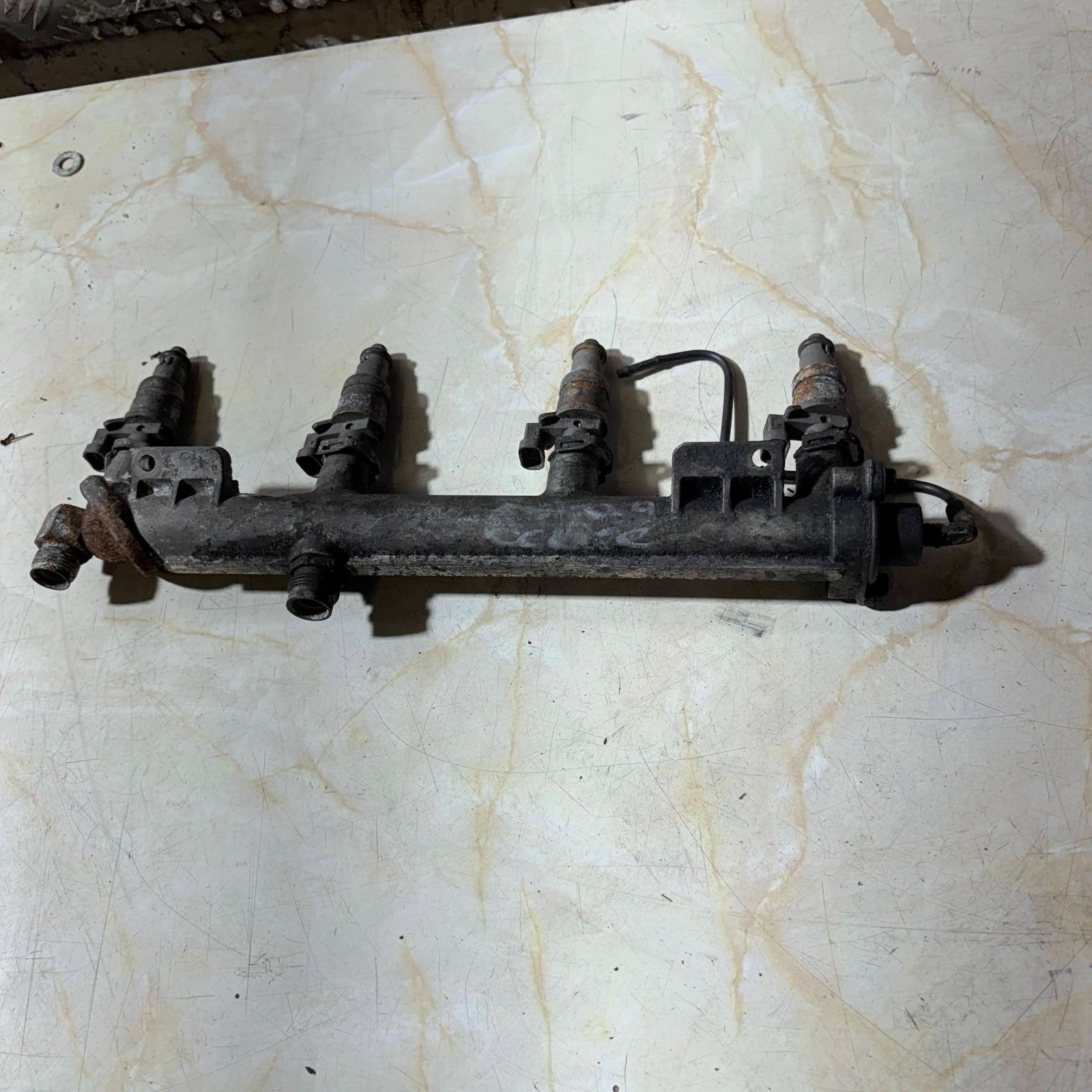 Fuel Rail & Injectors for Hyundai Coupe