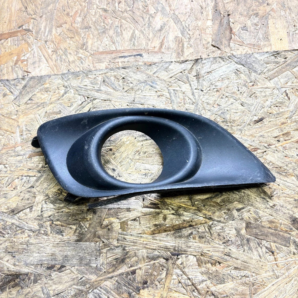 TOYOTA FRONT RIGHT BUMPER FOGLIGHT COVER For Avensis T25 52127-05030 2003-2009