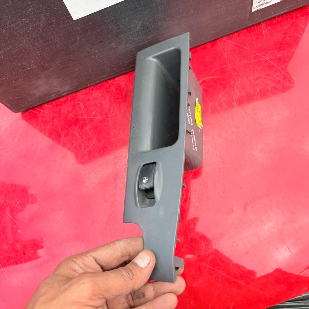 KIA SORENTO DOOR ELECTRIC WINDOW SWITCH LEFT REAR N/S/R 478520-1110