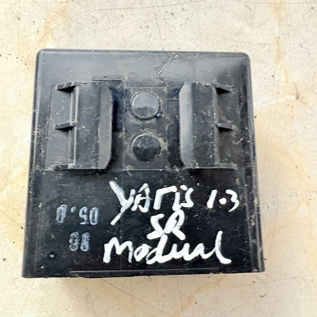 TOYOTA YARIS PETROL CONTROL UNIT MODULE RELAY ECU 88650-0D010