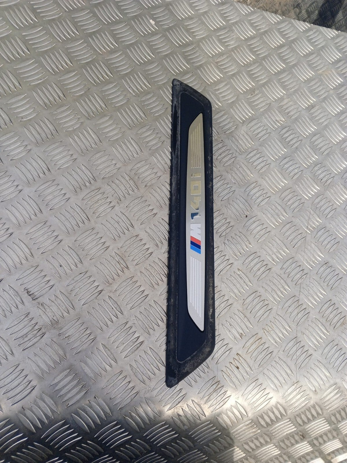 2012-2019 BMW 1 SERIES M140i FRONT DRIVERS SIDE DOOR SILL TRIM 7289218-258918-10