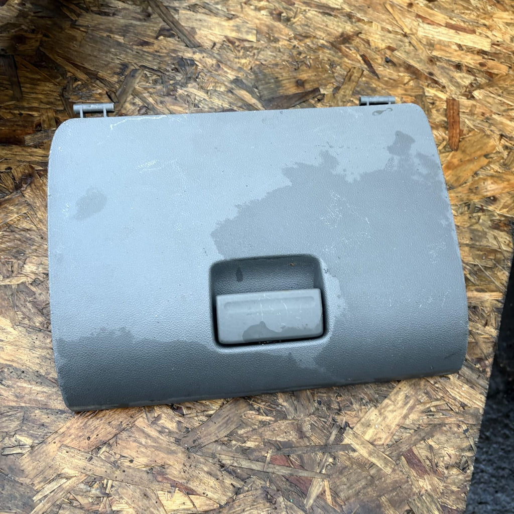 FORD FOCUS MK2 2010 GLOVE BOX 4M51 A06044 BEW