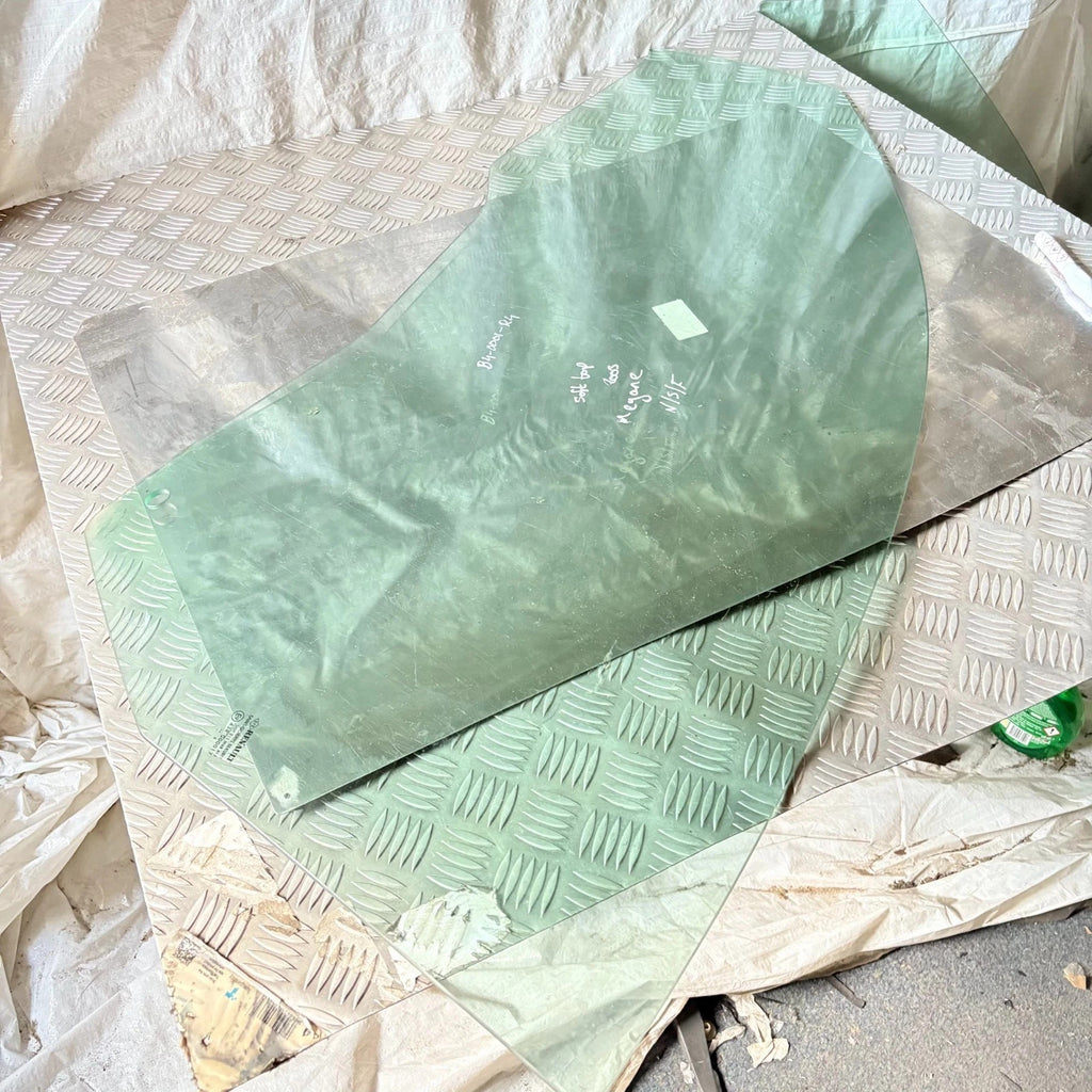 RENAULT MEGANE 2003 PASSENGER FRONT LEFT WINDOW DOOR GLASS 3 Door Soft Top