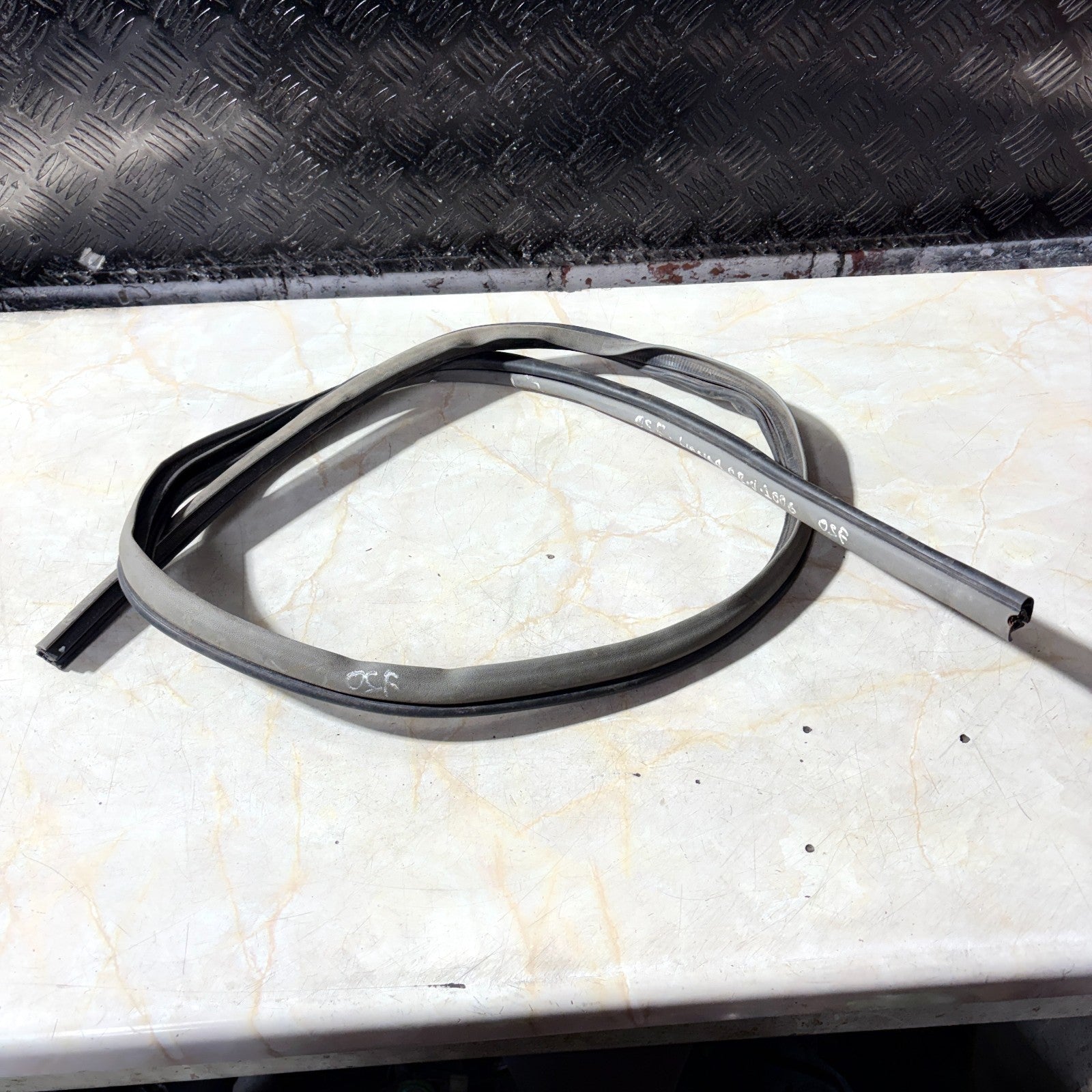 HONDA CR-V MK2 02-06 5DR SUV FRONT DRIVER RIGHT OFFSIDE DOOR RUBBER SEAL