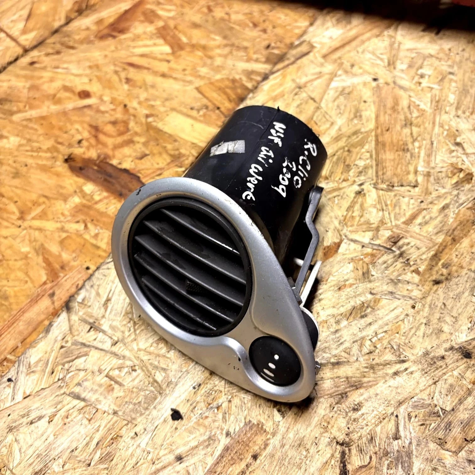 Renault Clio III Mk3 2009-2013 Passenger Dash Air Vent Outlet 220410 D6246262