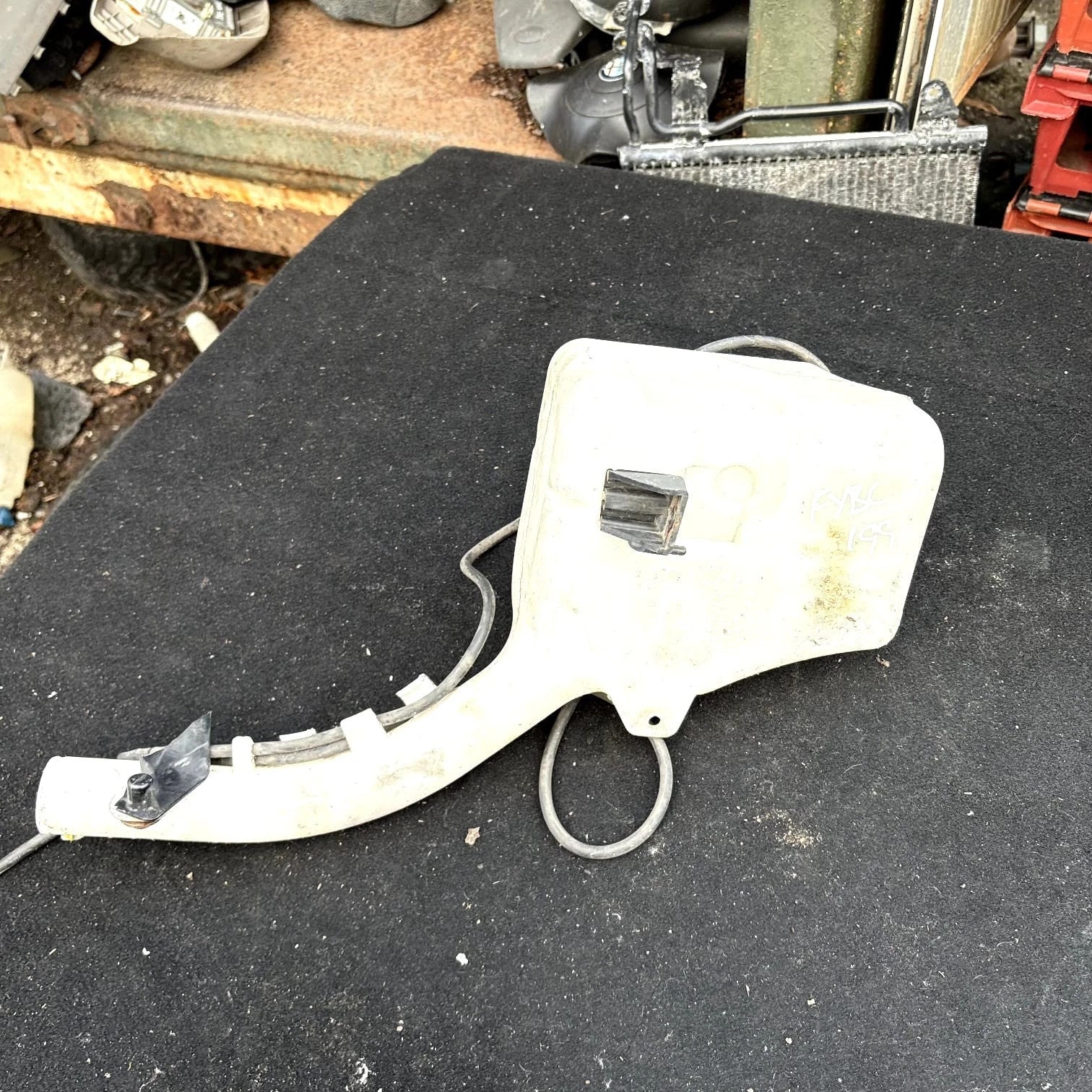 FORD FIESTA MK6 WINDSCREEN WASHER BOTTLE TANK 2S6117618AH 2007