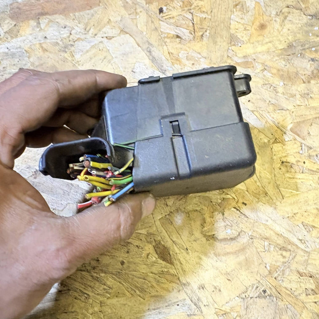 Audi A4 B5 8D2 1.9 TDI AFN/AVG Fuse Box Relay Panel 1995-2000 UK857764-68